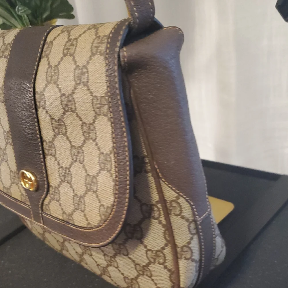 G19- Gucci Shoulder Bag/Crossbody - Picture 5 of 11